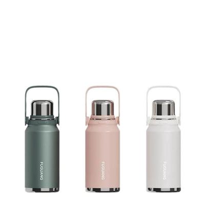 comprar Garrafa portátil de água de aço inoxidável de parede dupla de grande capacidade com alça isolada de vácuo garrafa de água esportiva pote 900/1200/1500ML online manufacture