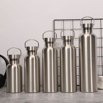comprar Garrafas de água de aço inoxidável de 20 onças de vácuo isolado de parede dupla garrafa de viagem com tampa à prova de vazamento do cabo de metal reutilizável boca padrão frasco termoes para escolares caminhantes presente online manufacture