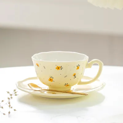 comprar Luxuosas xícaras de café de flores verdes de estilo europeu e pratos com colheres de cerâmica feita sob medida online manufacture