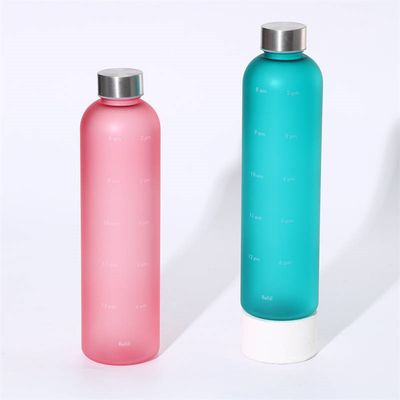 comprar Gradiente elegante de grande capacidade de desporto de exterior garrafa de água de plástico congelado 1 litro 1000 ml garrafa de bebida livre de BPA cofre com tampa de cobre Fabricação em linha