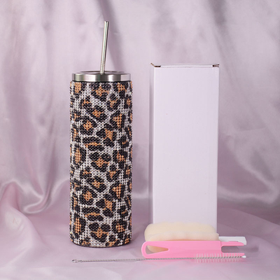 comprar Bottle de água de plástico personalizado de 20 oz Bling Rhinestone Tumbler Bottle de água com alça e tampa de parafuso de palha Isolamento de parede dupla online manufacture