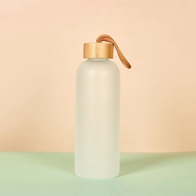 comprar Garrafa de água de vidro de 500ml 750ml Premium Garrafas de bebida esportiva personalizadas com manga de silicone Estilo e prática para qualquer atividade diária interna e externa online manufacture